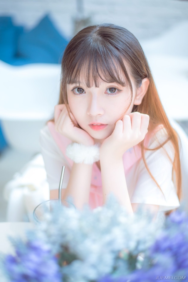 “放心，沿途各县，我关中都有相应情报，邓将军可以先派人去探底，若不行，便强攻取粮。”庞统笑道，吕布对蜀中谋划也不是一天两天，几乎每座城池都有细作，就算有歹心，他也能提前得知，根本无需担忧。